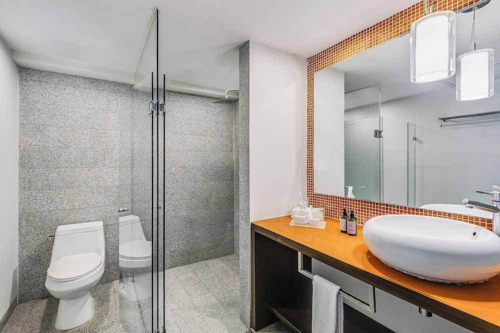 Fiesta Inn Merida Deluxe Room, 1 King Bed 6