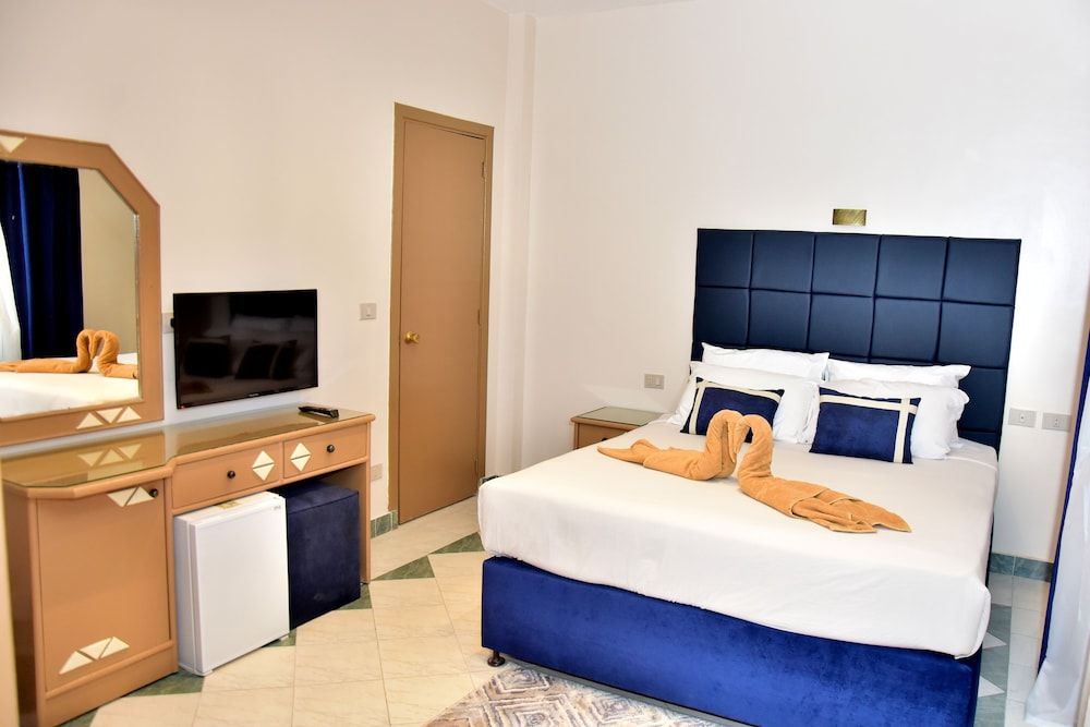 undefined Dive Inn Resort 8