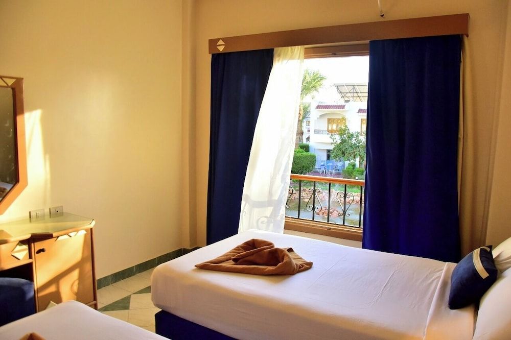 undefined Dive Inn Resort