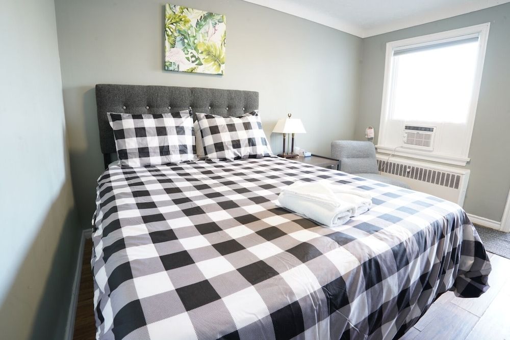 undefined Falcon Inn 5