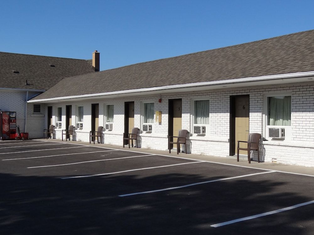 undefined Falcon Inn 9