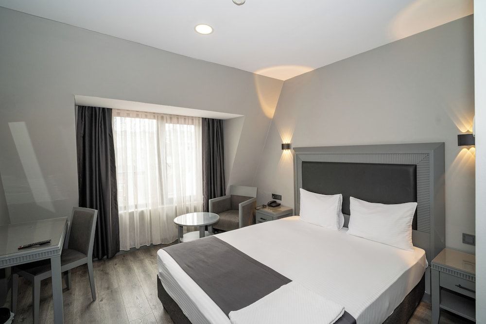 undefined Grand S Hotel 8