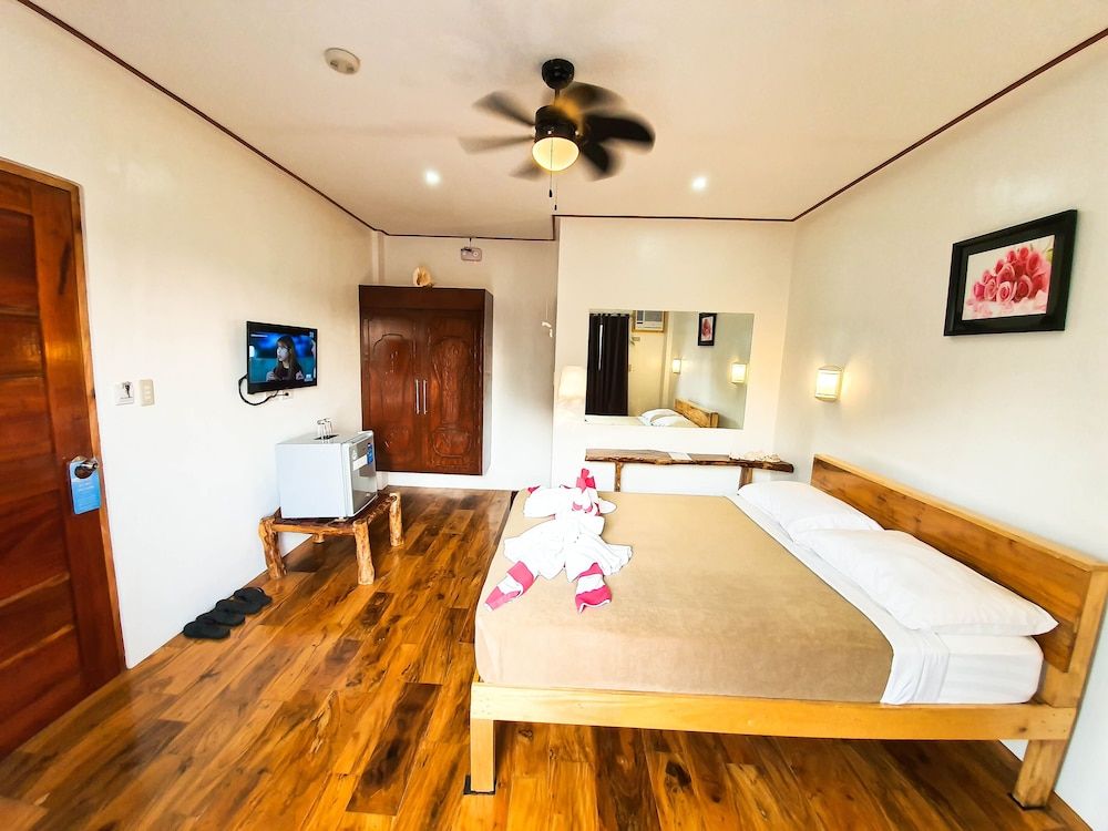CocoLoco Boracay Beach Resort Superior Room, 1 Queen Bed, Hill View 4