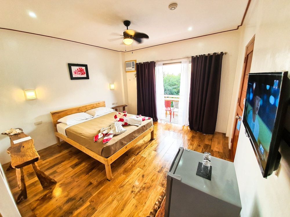 CocoLoco Boracay Beach Resort Superior Room, 1 Queen Bed, Hill View