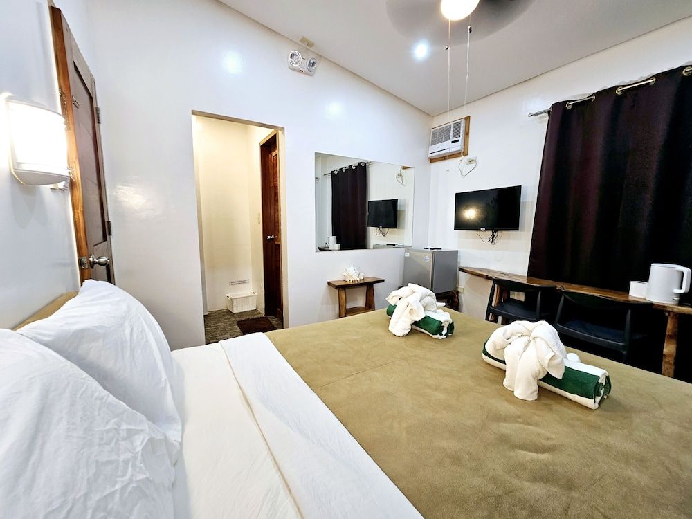 CocoLoco Boracay Beach Resort Superior Room, 1 Queen Bed, Hill View 2