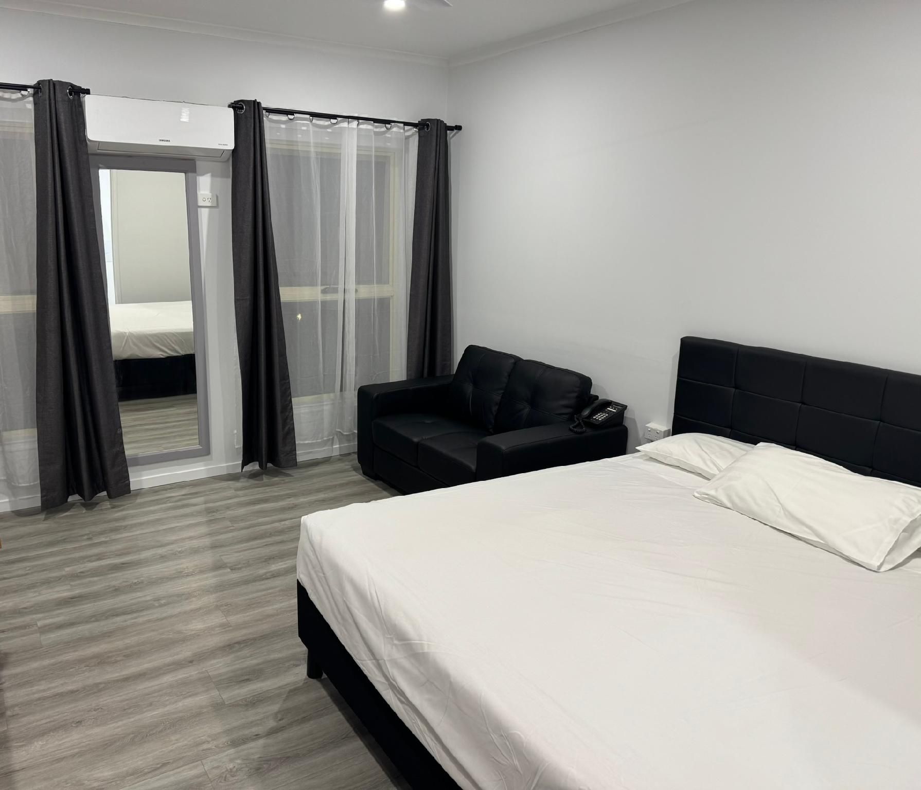 Superior - 1 King Bed