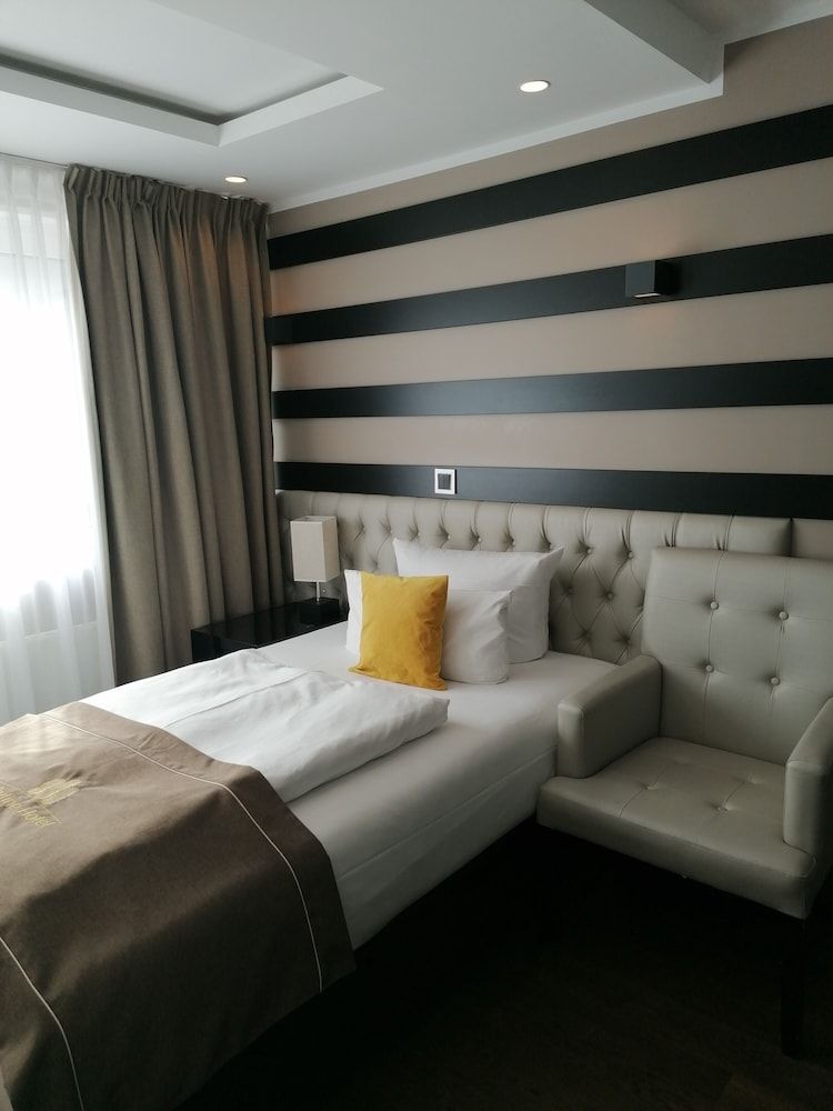undefined Skyline Hotel 8
