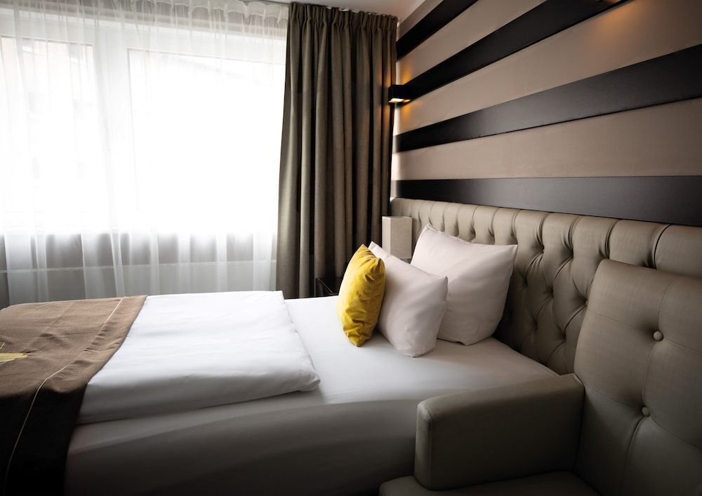 undefined Skyline Hotel 7