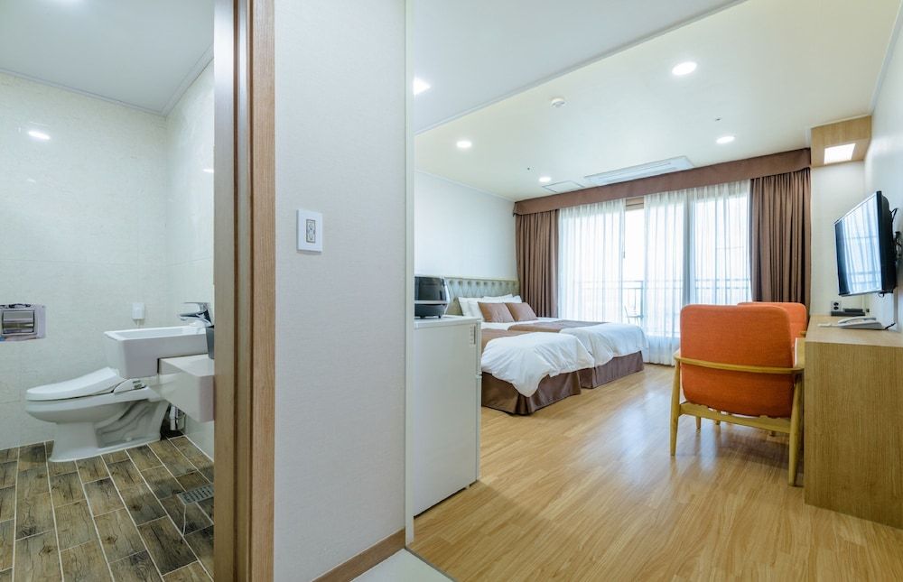 Eco Green Resort Deluxe Room 7