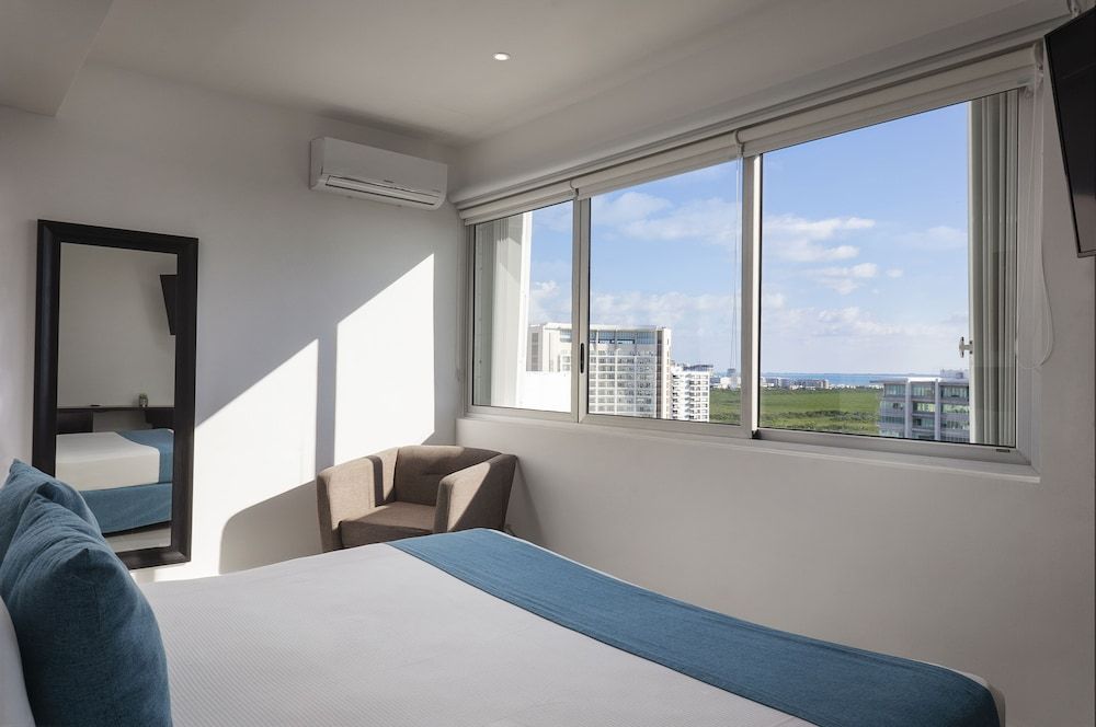 Suites Malecon Cancun