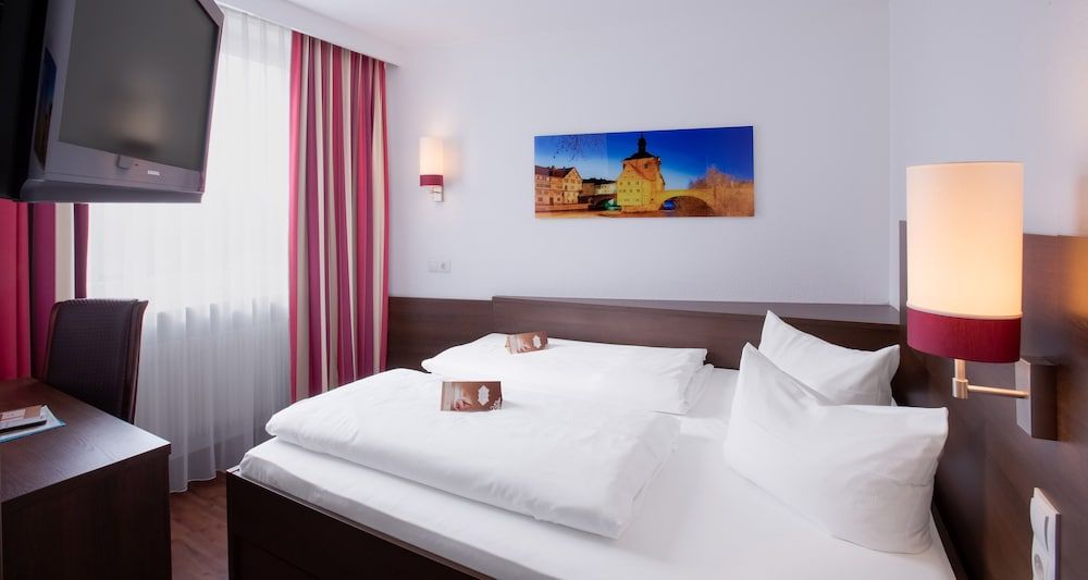 Hotel National Basic Double Room (small) 4