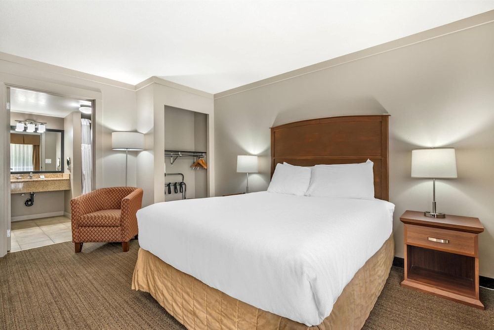 Best Western The Westerly Hotel Standard Room, 1 King Bed, Non Smoking, Balcony 3