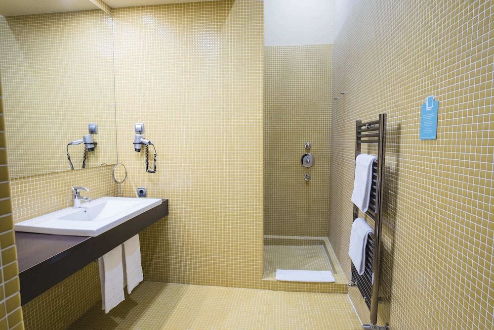 Alda Castillo de Olite Triple Room 6