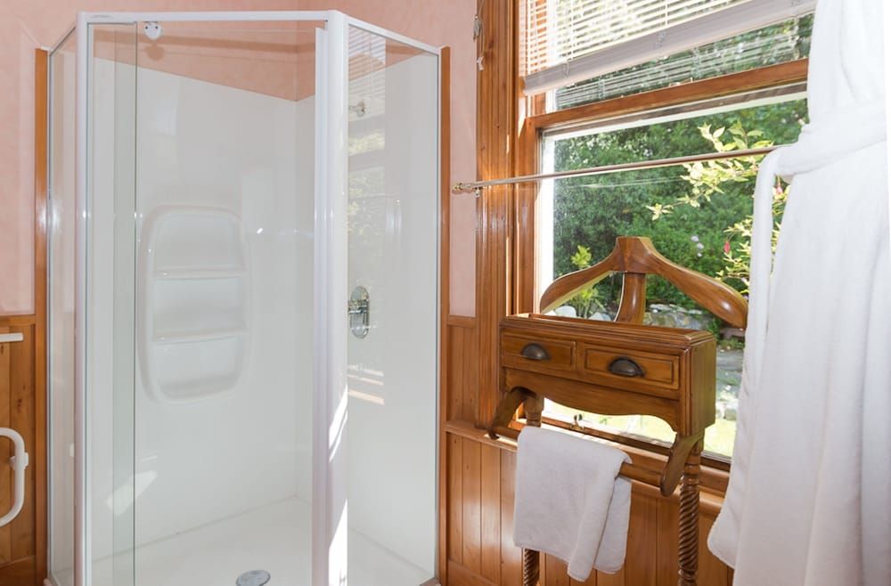 The Point Bed & Breakfast Room, 1 Queen Bed, Garden View (Rutherford) 7