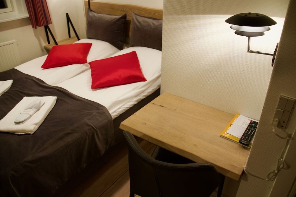 Hotel Falken Economy Room 7