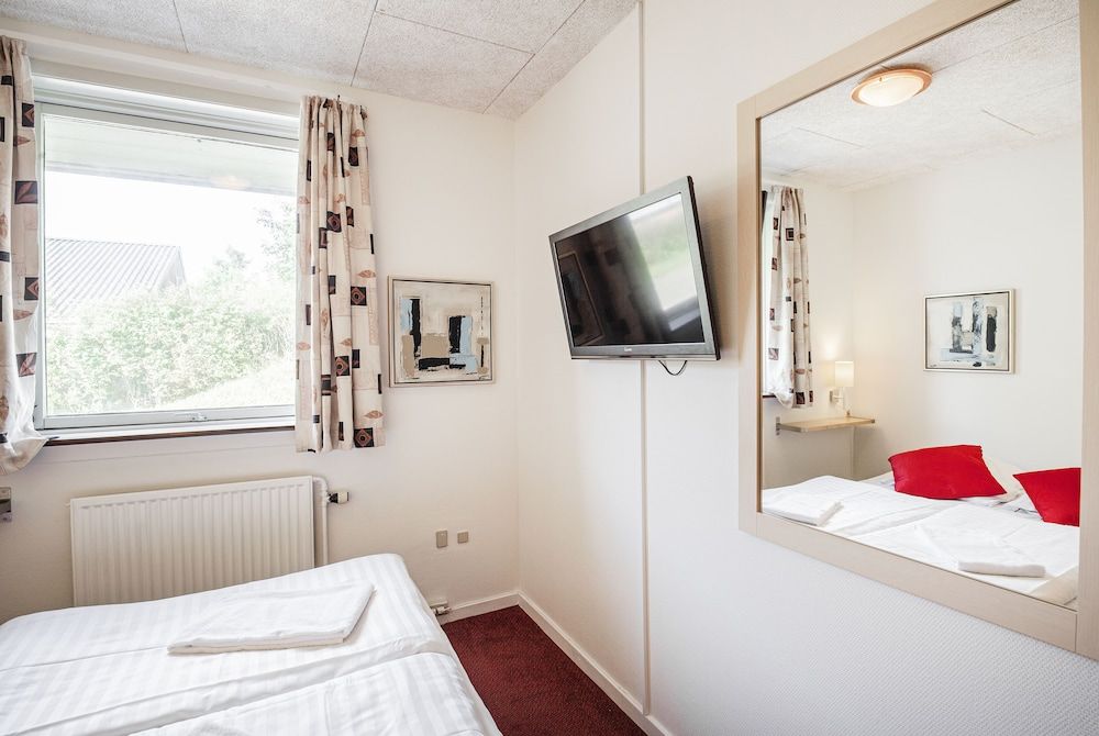 Hotel Falken Economy Room 5