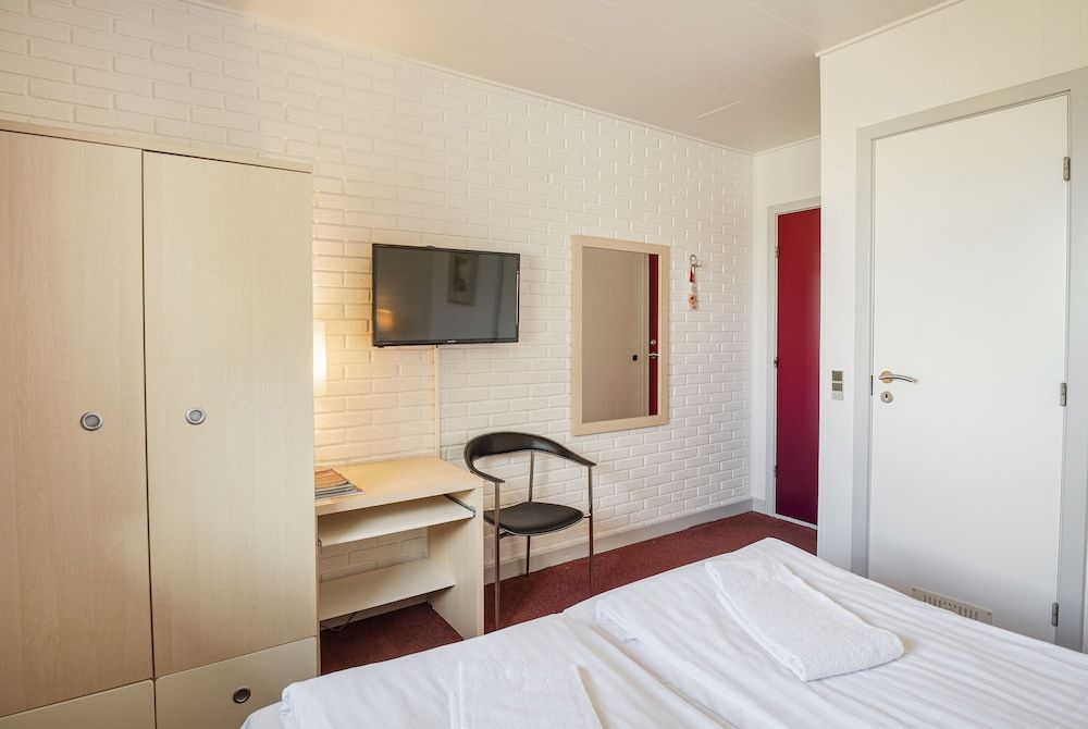 Hotel Falken Standard Room 18