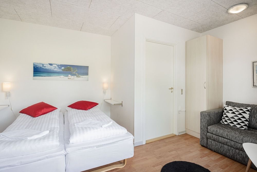 Hotel Falken Standard Room 9