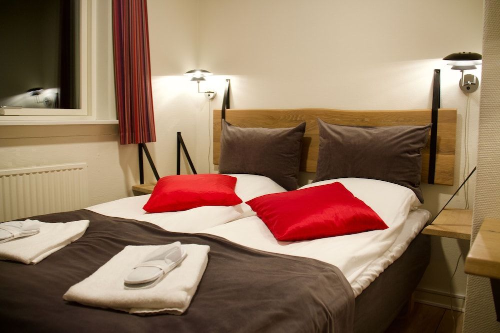 Hotel Falken Economy Room 8