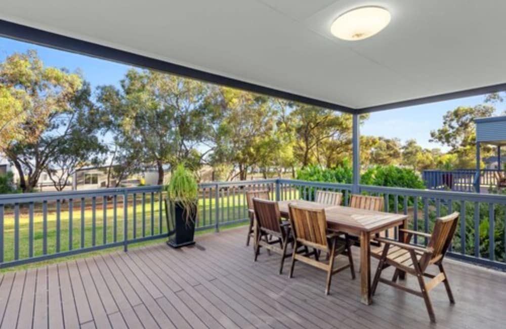 Discovery Parks - Lake Bonney Deluxe Balcony Cabin 4