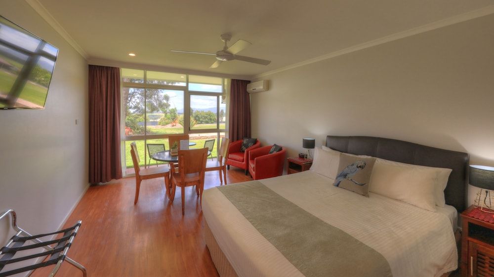 Atherton Motel Deluxe Room 3