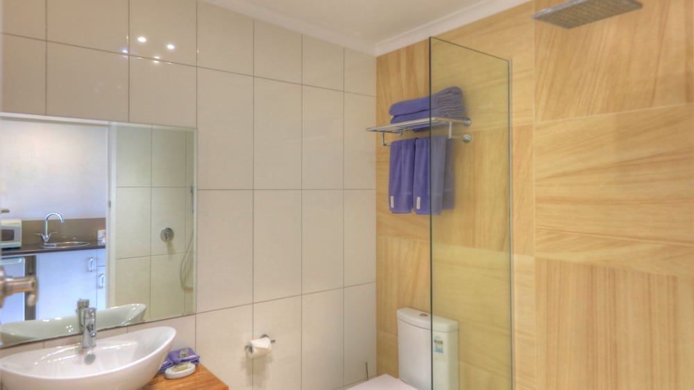 Atherton Motel Deluxe Room 5