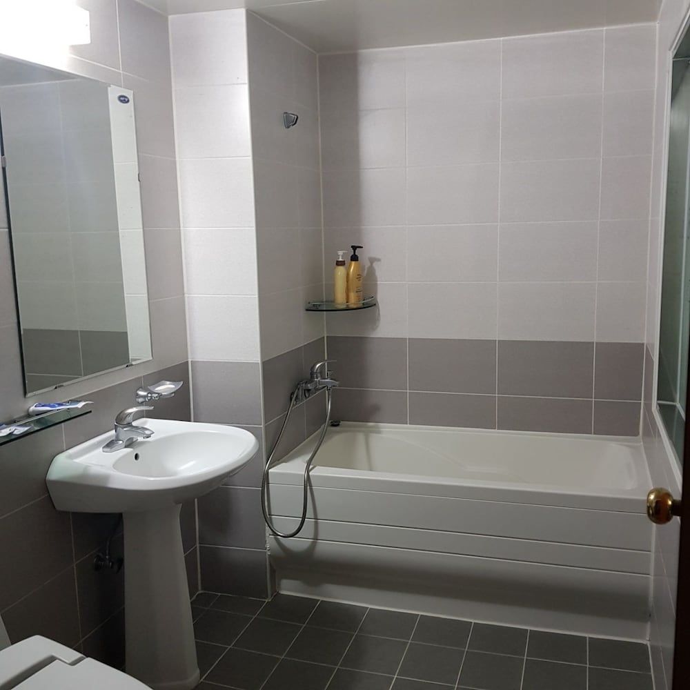 Arirang Hotel Standard Double Room 6