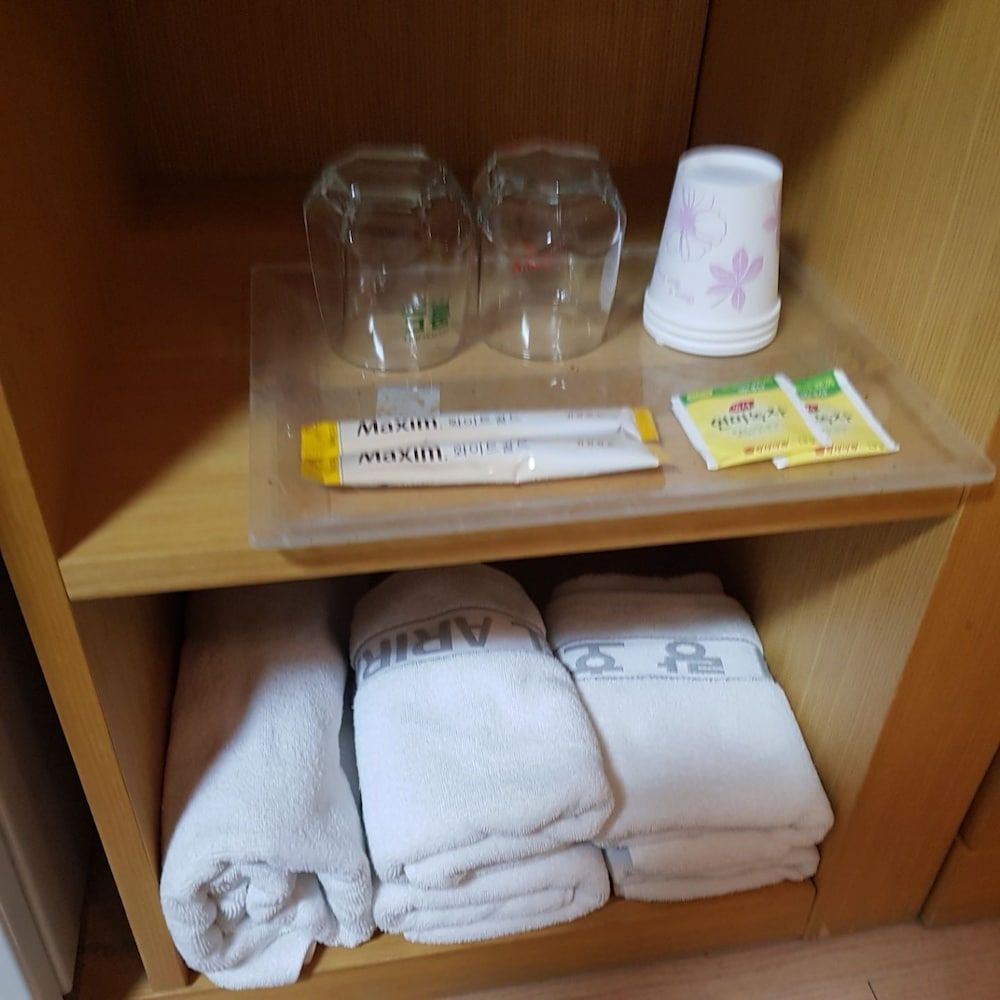 Arirang Hotel Standard Double Room 18