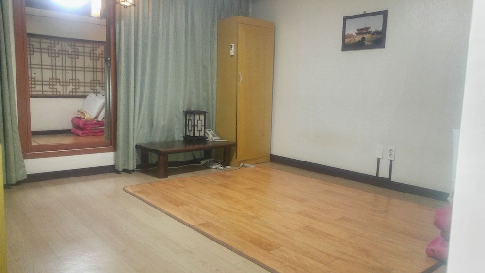Arirang Hotel Standard Ondol Room 9