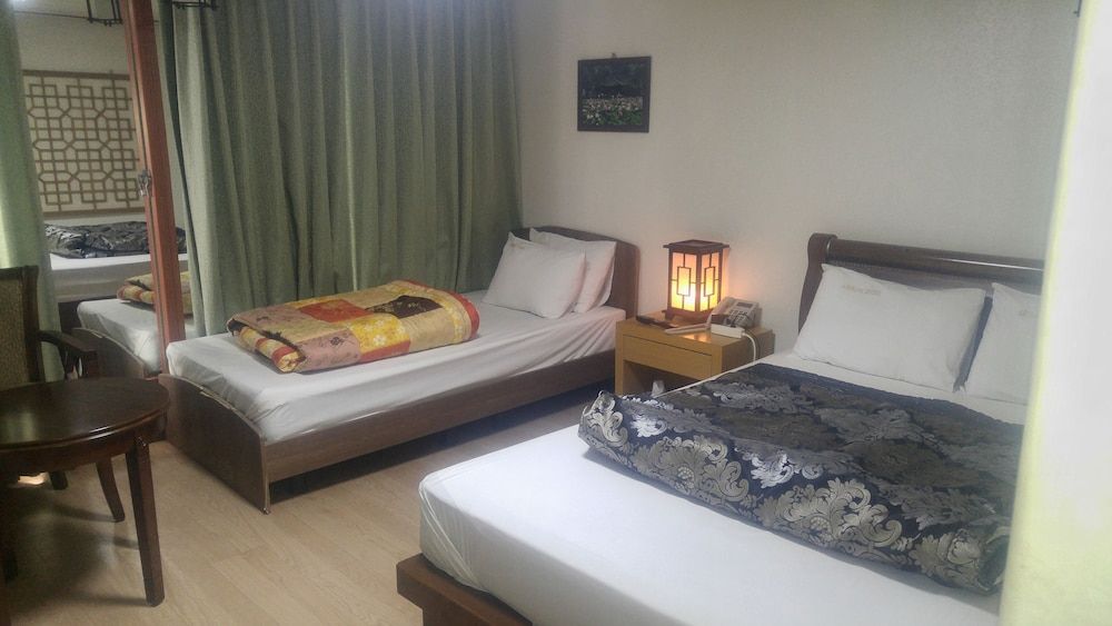 Arirang Hotel Standard Twin Room 2