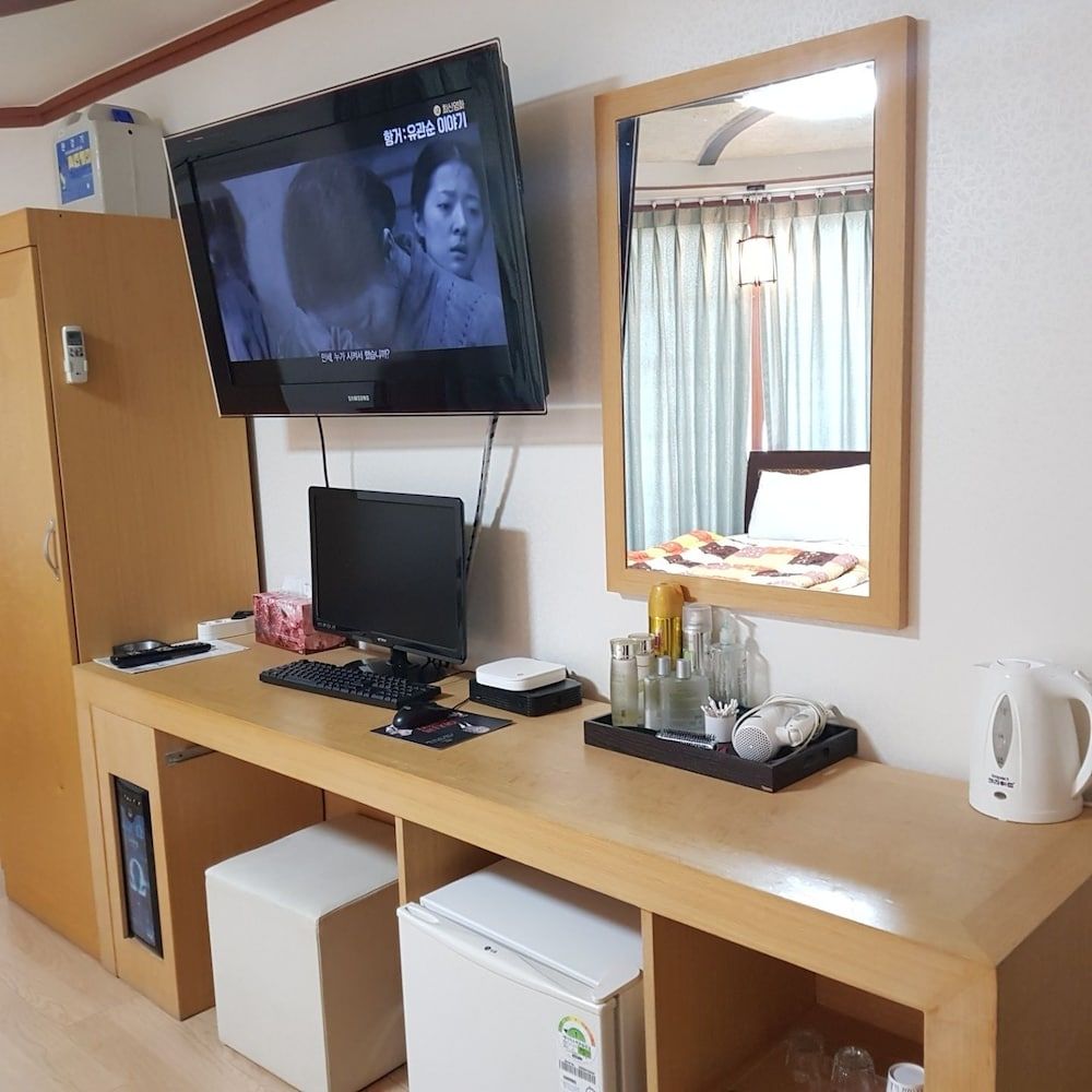 Arirang Hotel Standard Double Room 12