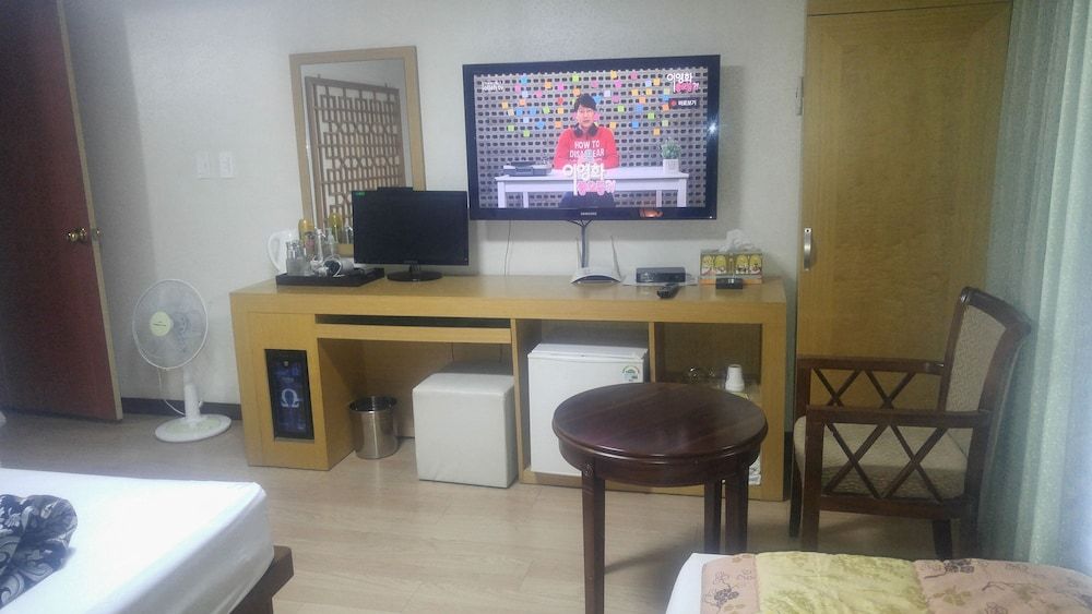 Arirang Hotel Standard Twin Room 9