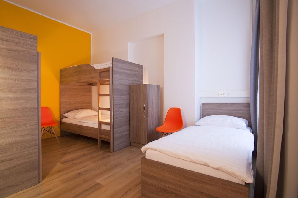 Shared Dormitory, Mixed Dorm (1 bed in a 5 persons shared room)