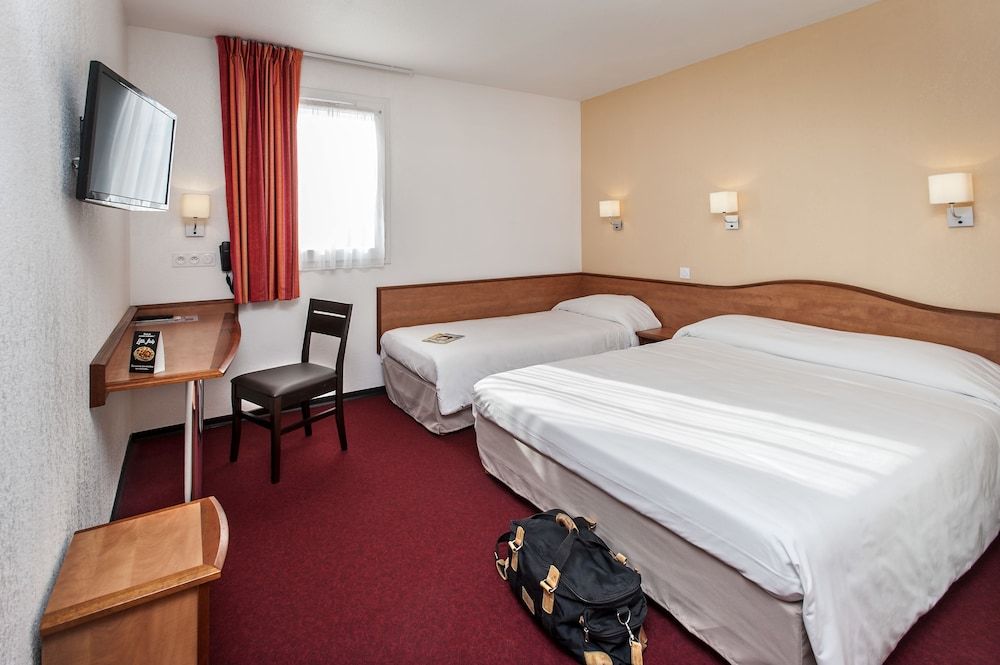 Brit Hotel Confort Villeneuve Sur Lot Triple Room 2