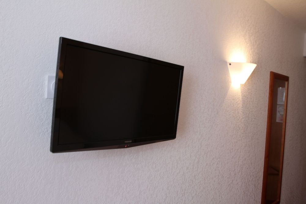 Brit Hotel Confort Villeneuve Sur Lot Triple Room 5