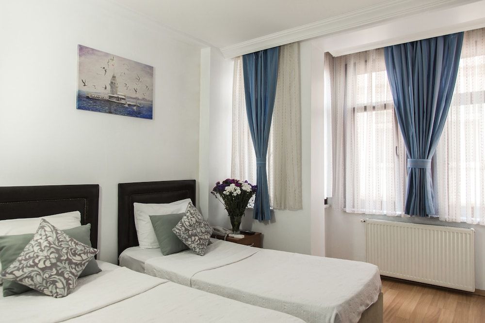 undefined The House of Tulpan 2