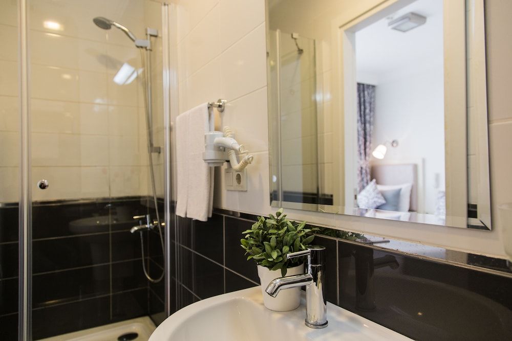 The House of Tulpan Standard Double Room, City View 9