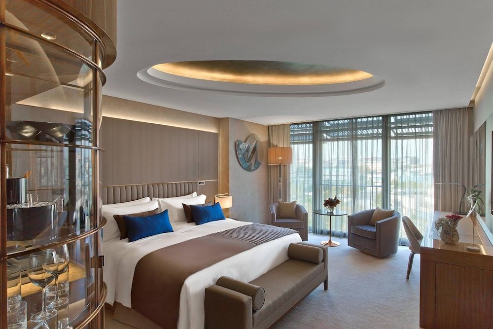 Deluxe Room, 1 King Bed