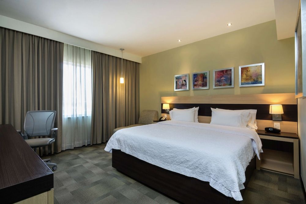 Room, 1 King Bed, Refrigerator