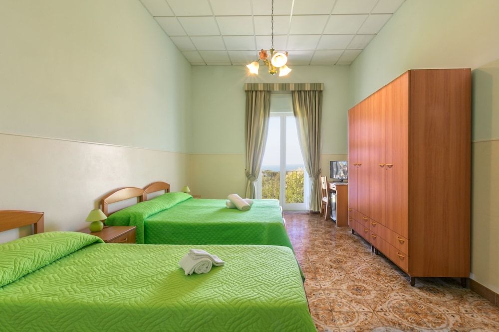 Sisters Hostel Triple Room, Sea View