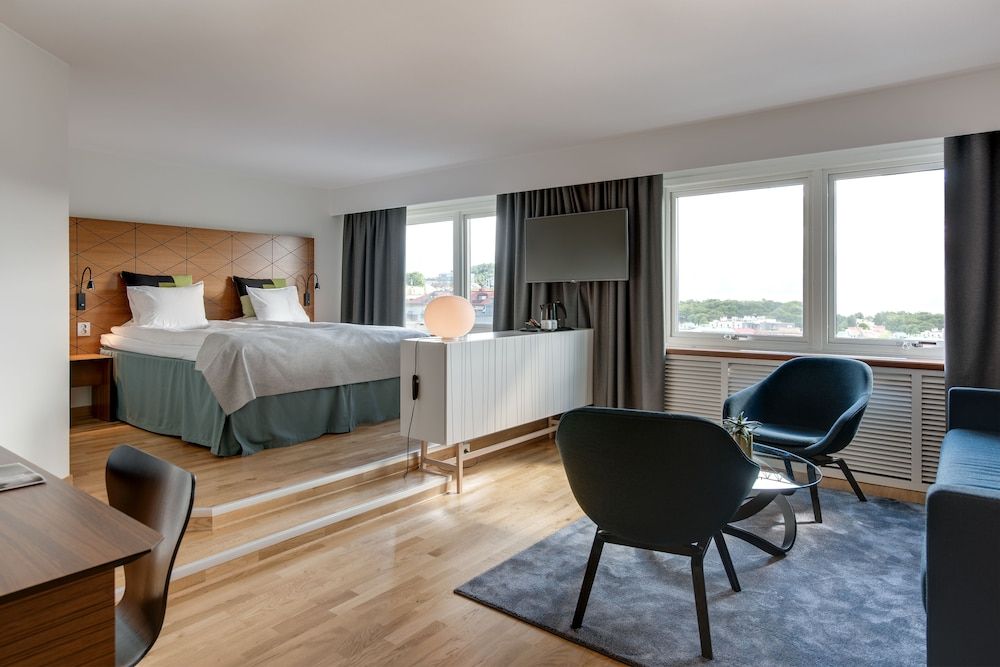 Quality Hotel Grand Boras Deluxe Room, Non Smoking (2 Single Beds and Sofa Bed)