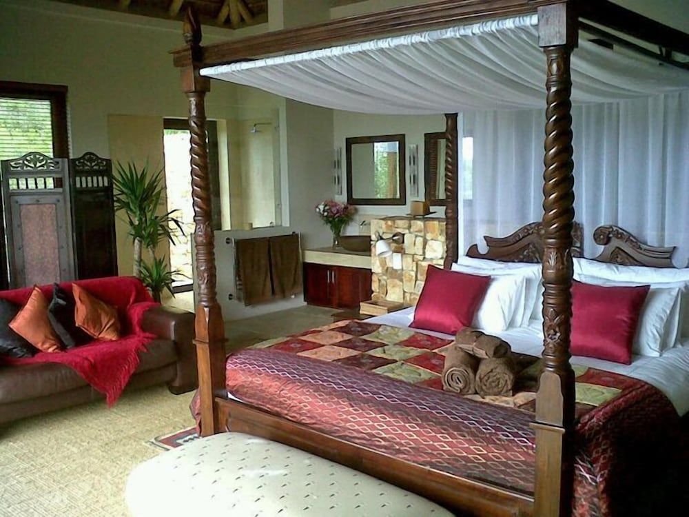 Honeymoon Suite (Main Building)