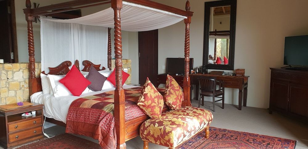 Honeymoon Suite (Main Building)