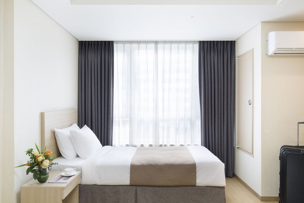 Crown Harbor Hotel Busan Run of the House 2