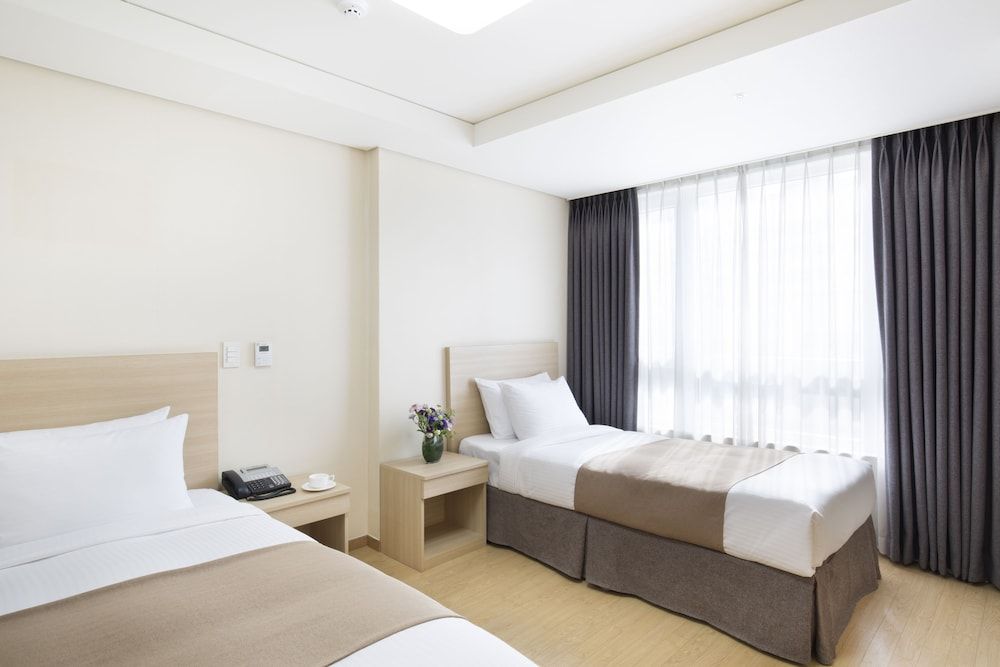 Crown Harbor Hotel Busan Run of the House