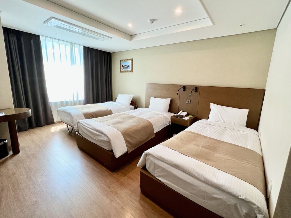 undefined Crown Harbor Hotel Busan 10