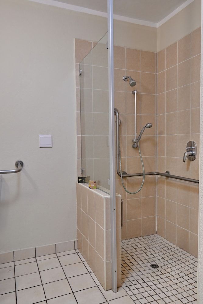 Road Lodge Southgate Twin Room, Accessible, Non Smoking 5