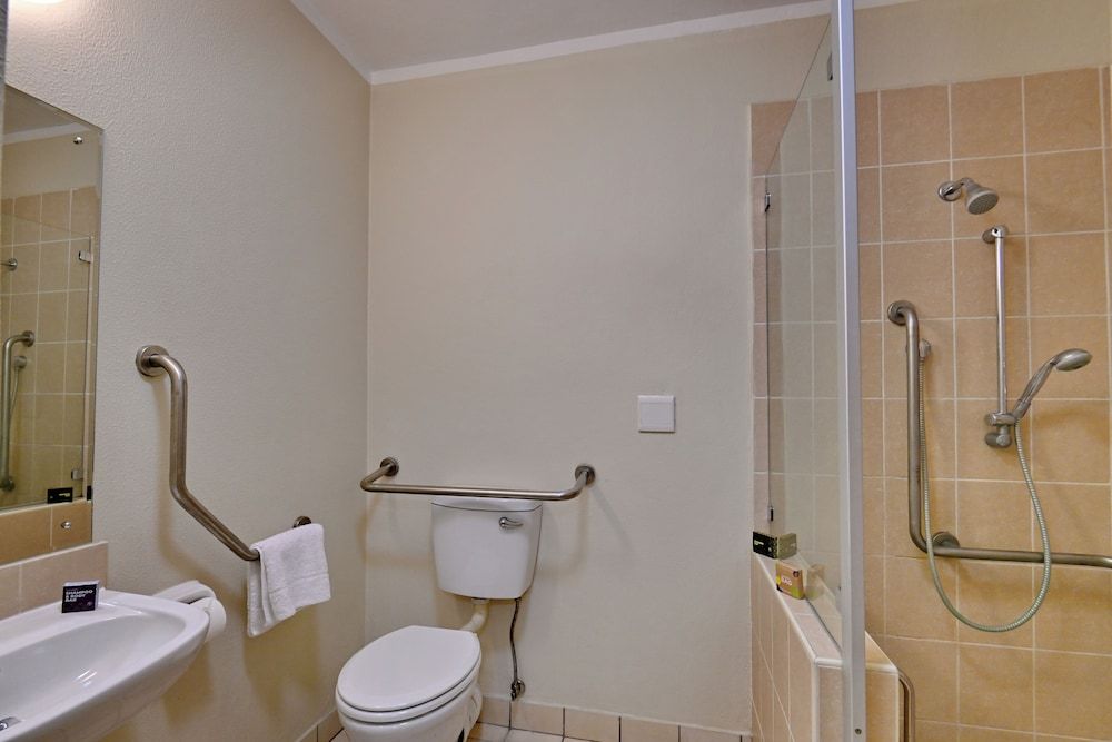 Road Lodge Southgate Twin Room, Accessible, Non Smoking 4