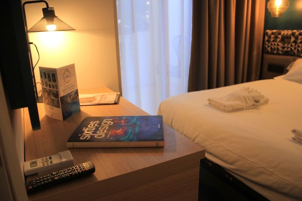 Single Room, Mountain View