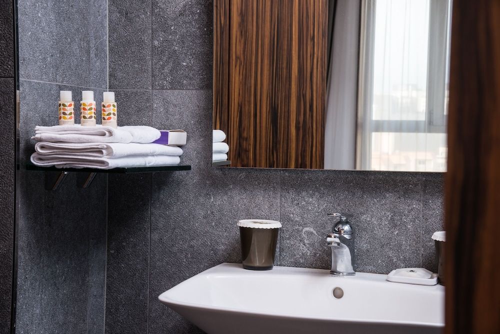 Hotel Leo Superior Twin Room (Styler installed) 5